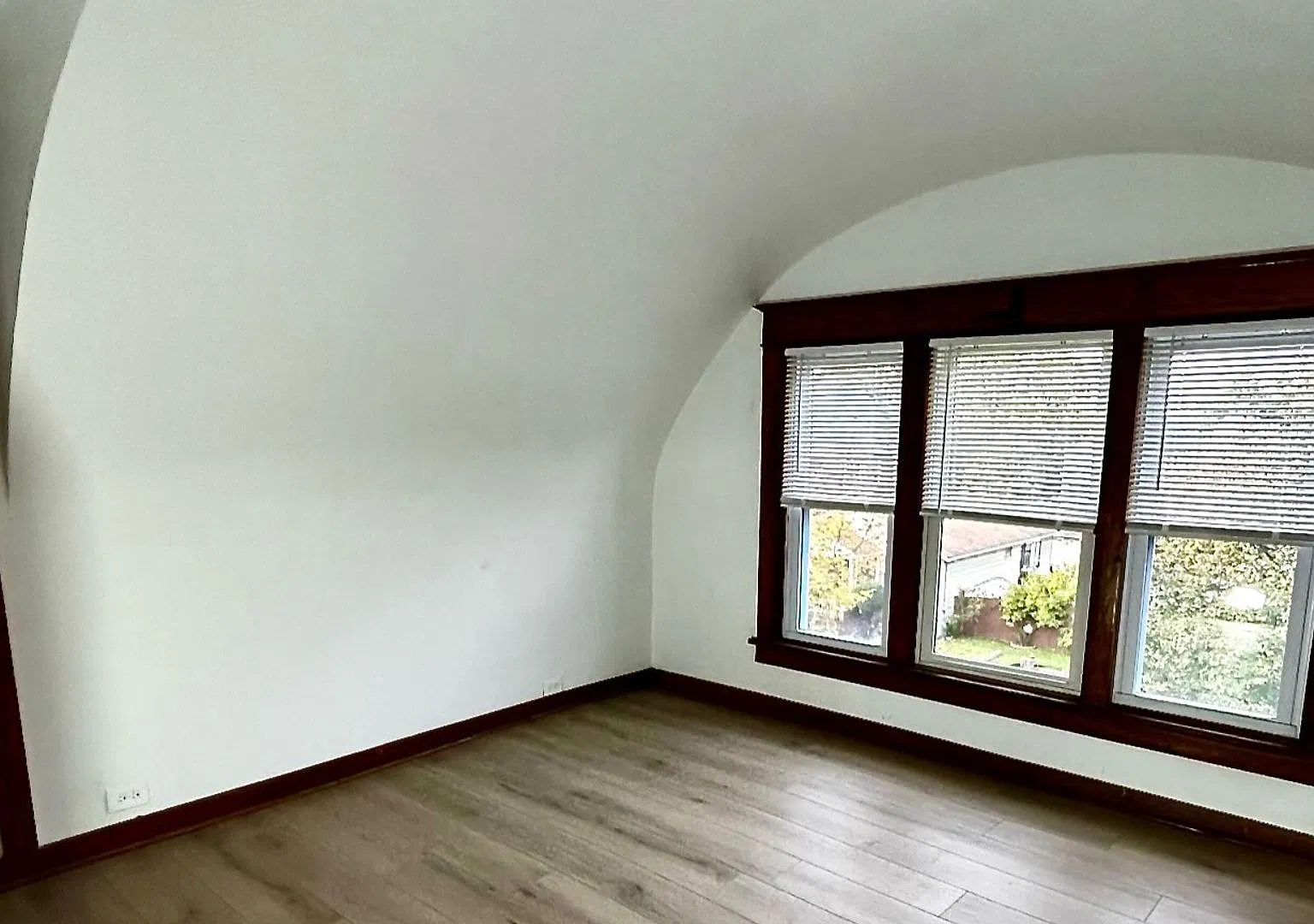 Custom One Bedroom Apartment in South Buffalo Triangle — Photo 2