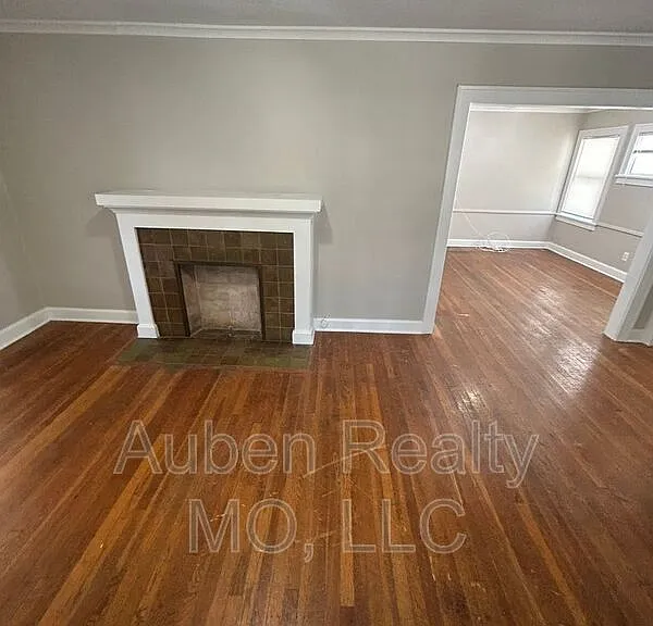 5426 Harrison St #2F — Photo 3