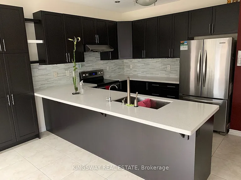 158 Minto Cres — Photo 7