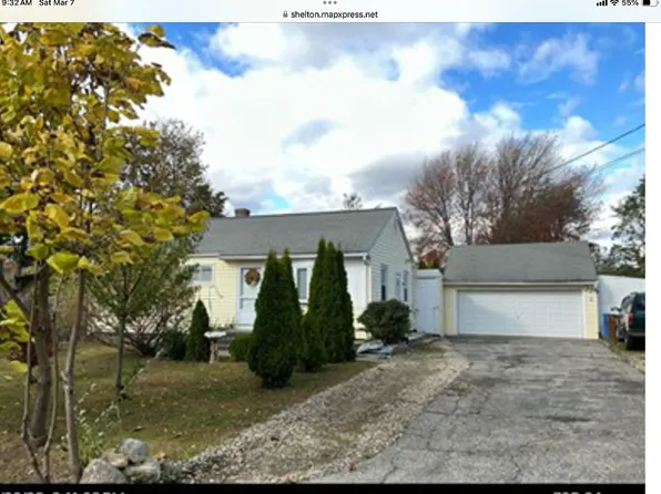 17 Sunset Dr, Shelton, CT 06484