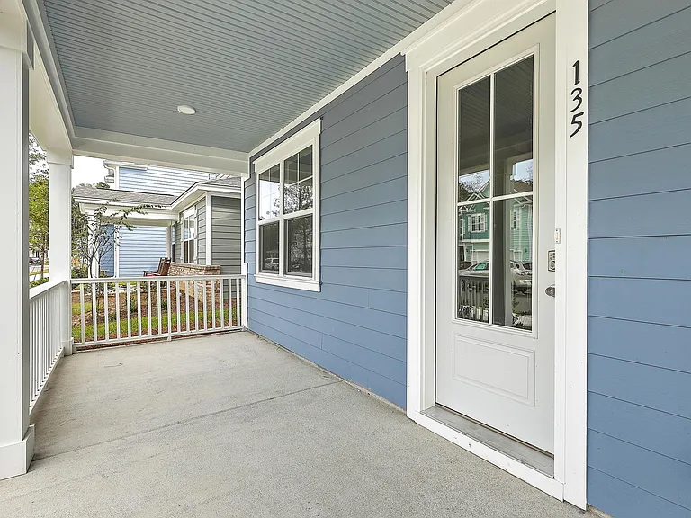 135 Brant Dr — Photo 2