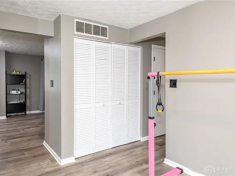 2401 Kewanna Ln — Photo 19