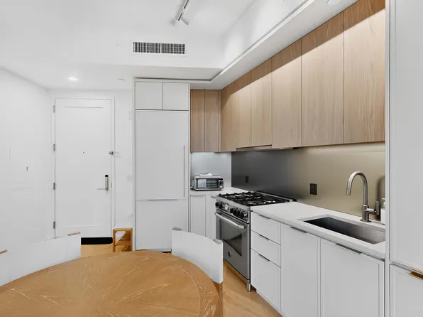 29-18 41st Avenue image 6 of 23