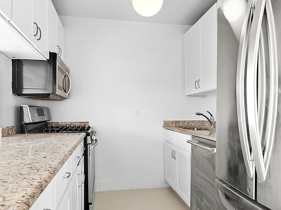 4th image of 125 Central Park N Ph 3