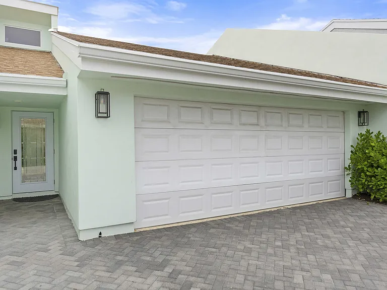 17235 Bay St — Photo 41