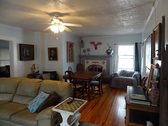 2nd image of 811 1st St NE APT 1