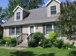 3148 Cherry Tree La, Ann Arbor, MI 48108