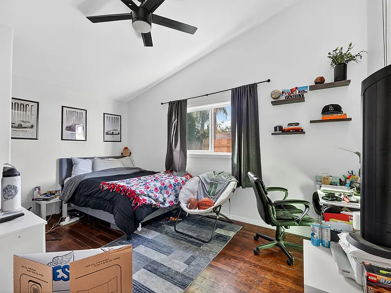 5382 Hewlett Dr — Photo 1