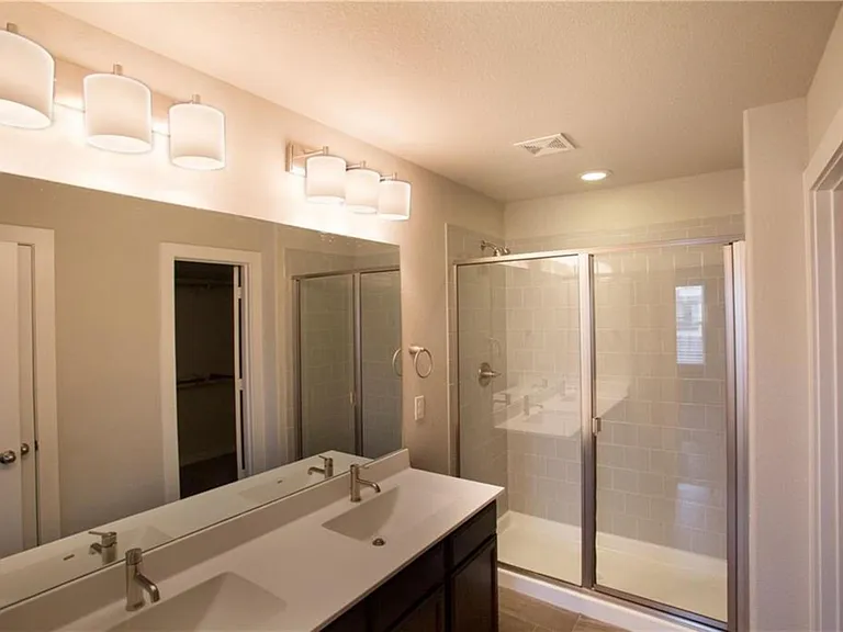 137 Lakeview Ct — Photo 8