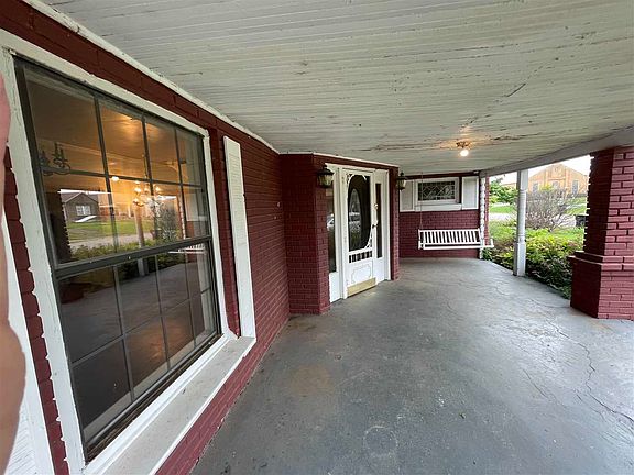2nd image of 108 W Kiowa Ave