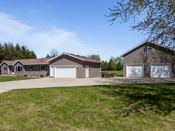 8884 N Pioneer Rd, Larsen, WI 54947