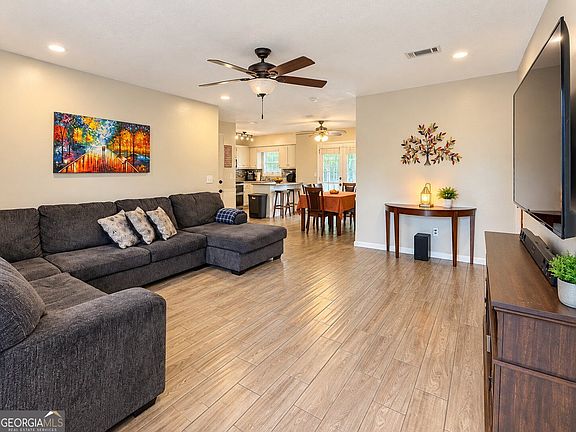 3rd image of 6 Shallowford Ct NW