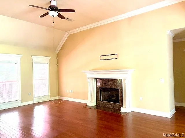 3 bed, 2.5 bath, 2731 sqft, $2,100 — Photo 3