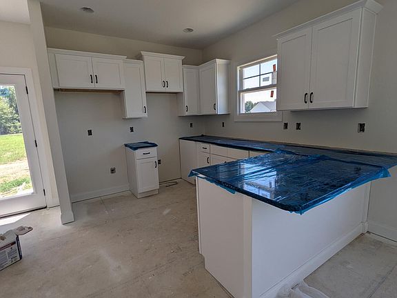4th image of 66 Ravenwind Ln