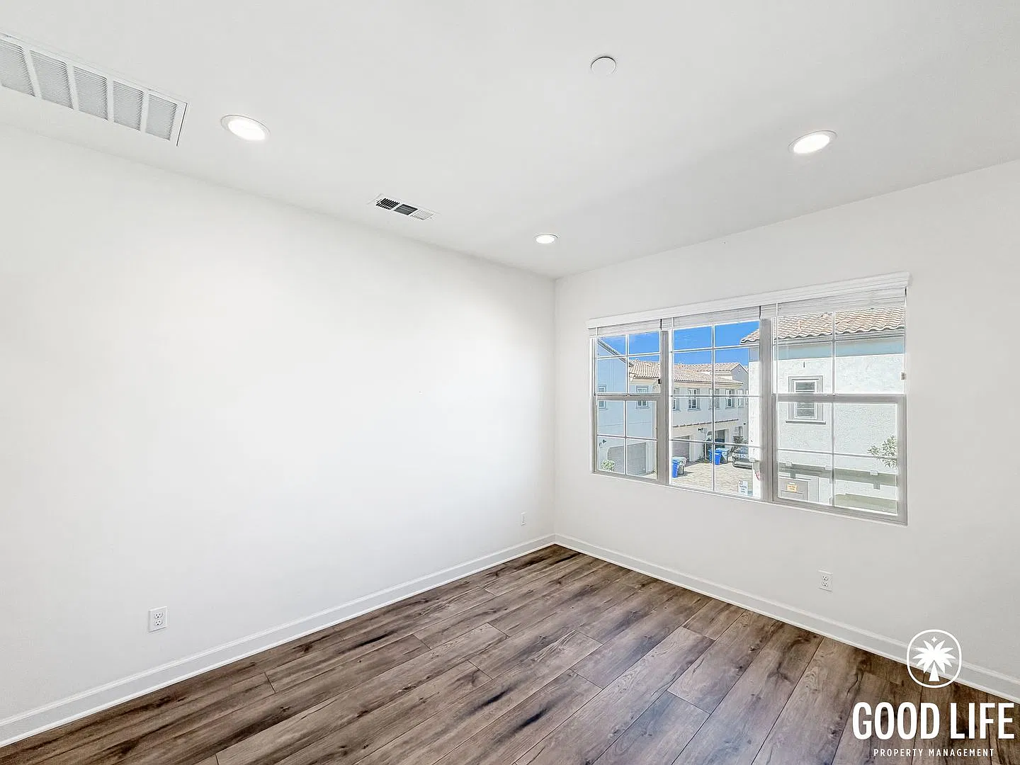 Sd: 2bd/2.5ba Townhome In San Marcos W/ Dual Ensuite Bedrooms, Covered Balcony & 2-Car Garage! — Photo 2