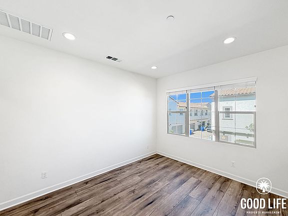 2nd image of 866 Slate St