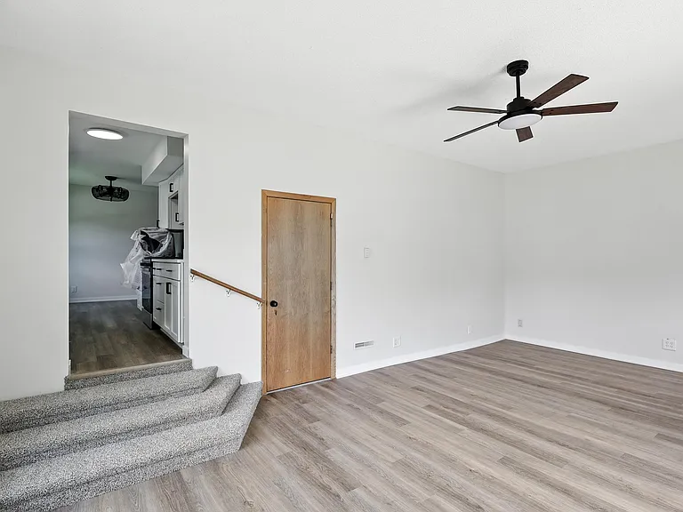400 5th Ave — Photo 10