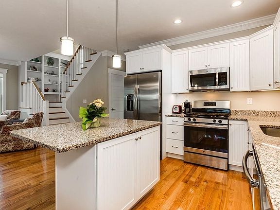 2nd image of 24 Follinsbee Ln