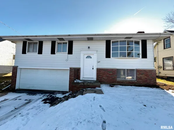 211 Randolph Ave, East Peoria, IL 61611
