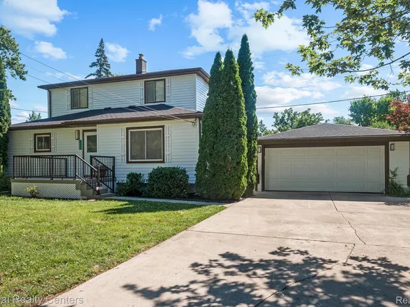 1089 Tecumseh Ave, Waterford, MI 48327
