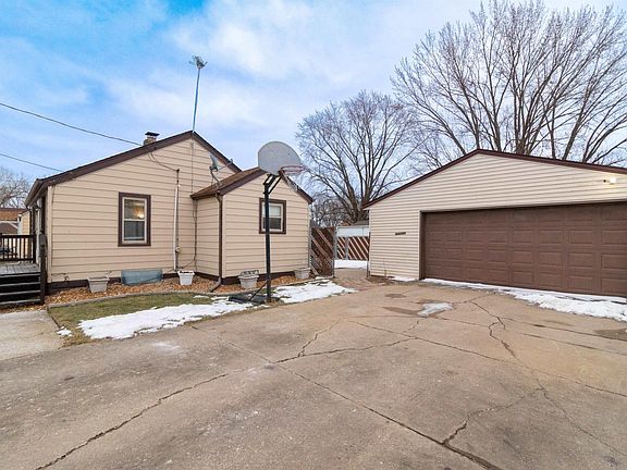 4th image of 2010 E Longshore Pl