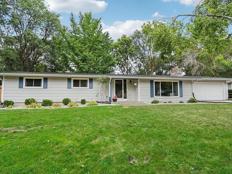 1st image of 400 Hillview CIRCLE