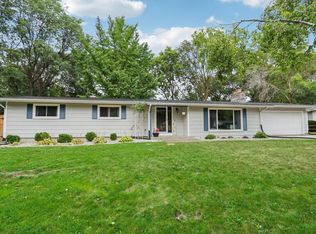 400 Hillview Cir, Waukesha, WI 53188