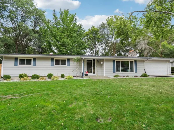 400 Hillview CIRCLE, Waukesha, WI 53188