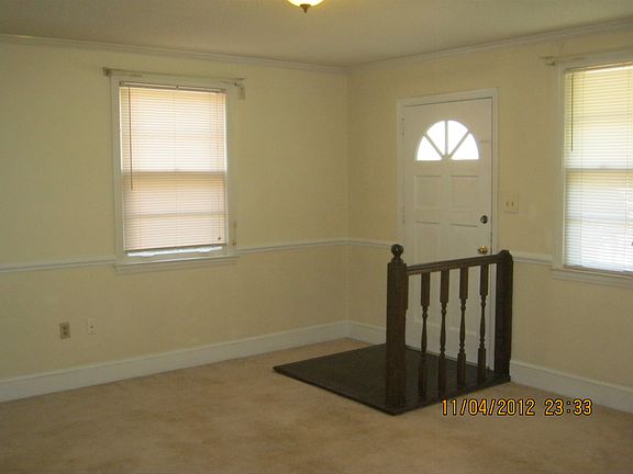 Pendleton1636Living2