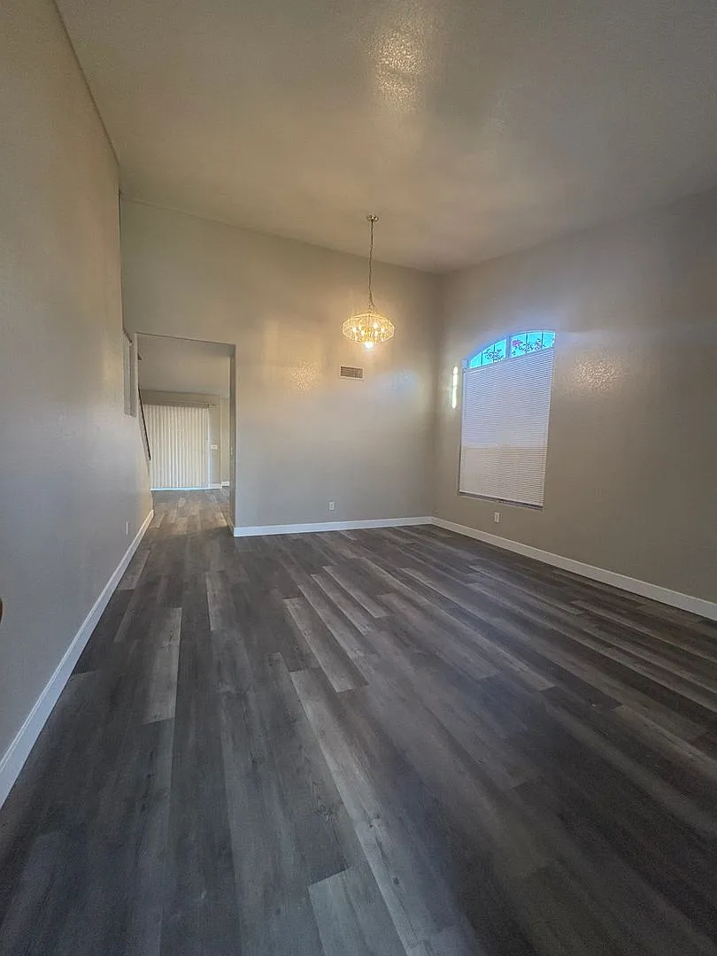 Available Now In Fantastic Chandler Location In Silverton Ranch — Photo 2