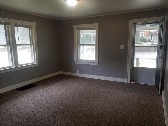 2nd image of 1523 S Ash Ave