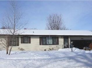 912 Oak Ln, Storm Lake, IA 50588