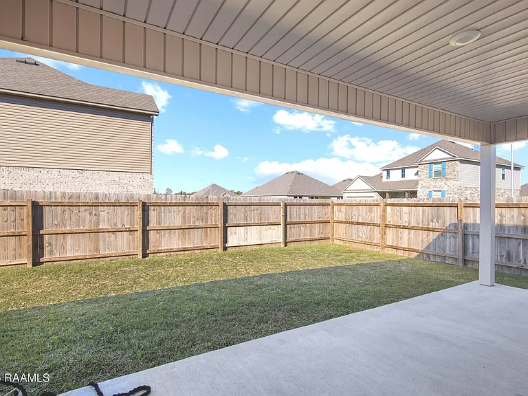 200 S Lakepointe Dr — Photo 26