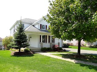 2932 Husking Peg Ln, Geneva, IL 60134