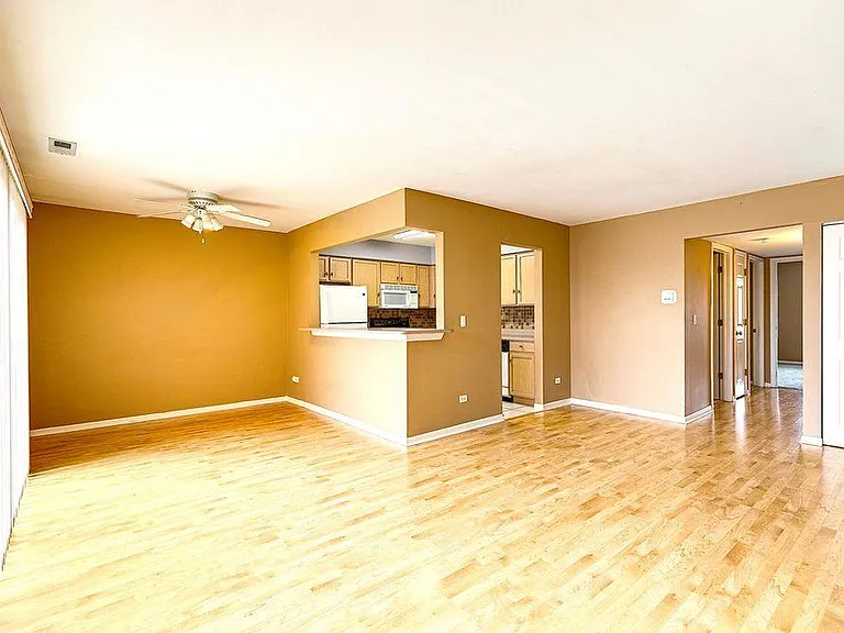 219 West Shorewood #3A — Photo 2