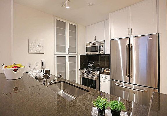 4th image of 320 W 38th St APT 314