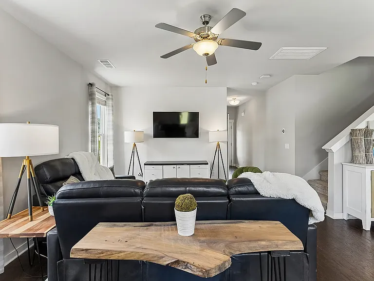 3041 Commonwealth Dr — Photo 14