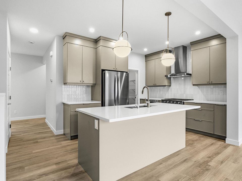 1st image of 2372 Muckleplum Cres SW