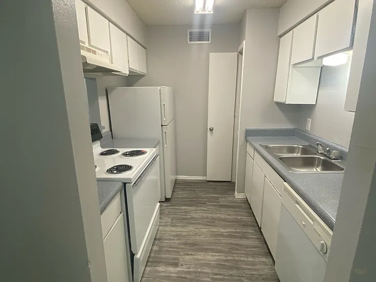 1809 W Schunior Rd #508 — Photo 4