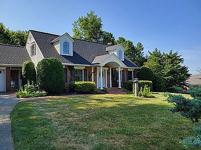 Undulating brick walkway 
