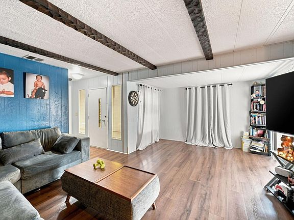 3rd image of 402 Los Encinos Ave #402