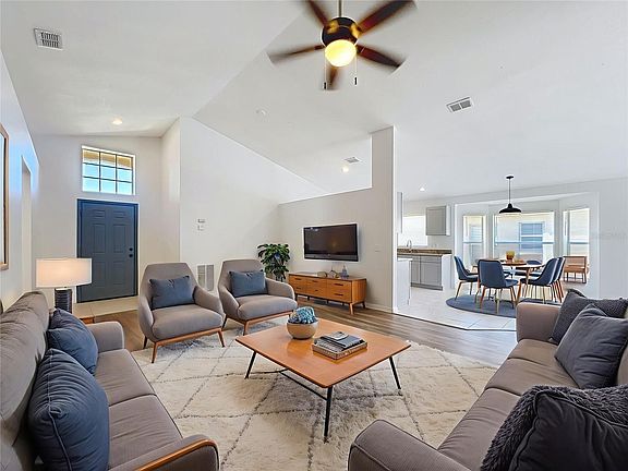3rd image of 137 Piano Ln
