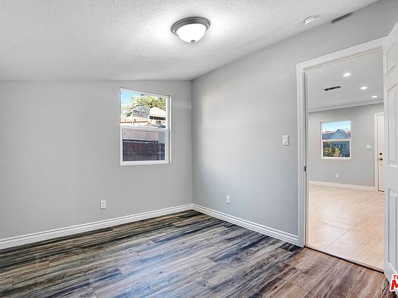 5th image of 271 E 10th St