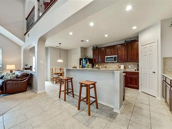3rd image of 9417 Woodhurst Dr