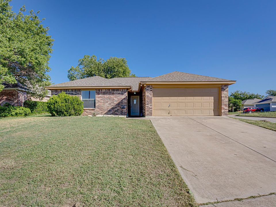 1st image of 4032 Devonaire Dr