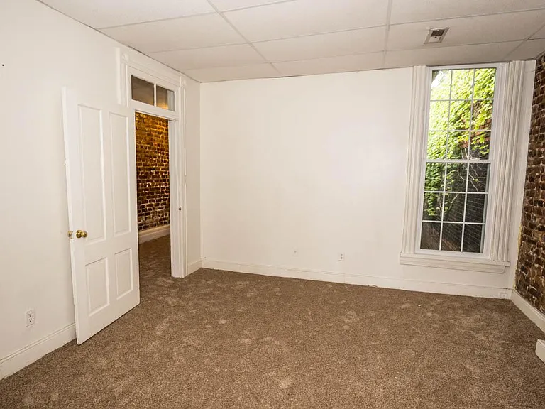 908 W Clay St — Photo 4