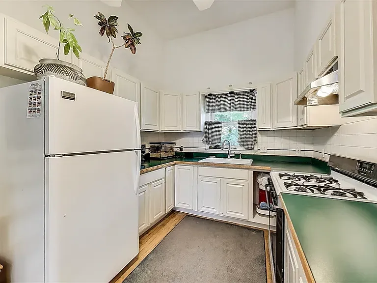 417 Washington St — Photo 8