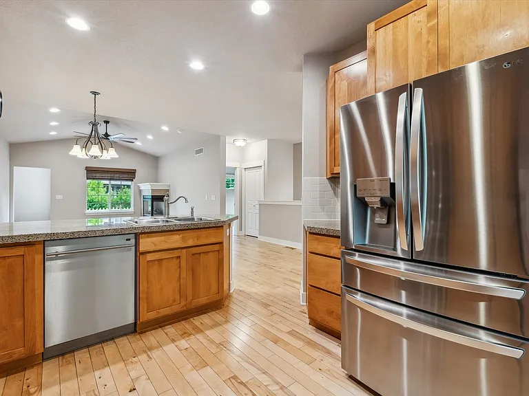 1038 Village Cir — Photo 8