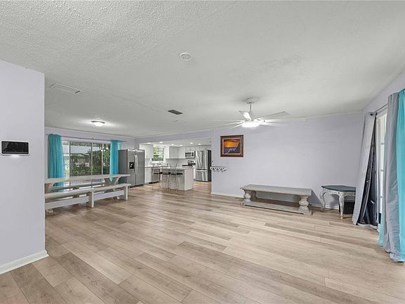 3rd image of 1413 SE 36TH AVENUE