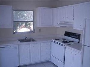 3rd image of 4556 N Ocean Dr APT 1
